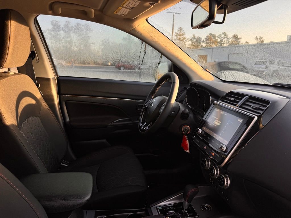 Used 2025 Mitsubishi Outlander Sport LE image 27