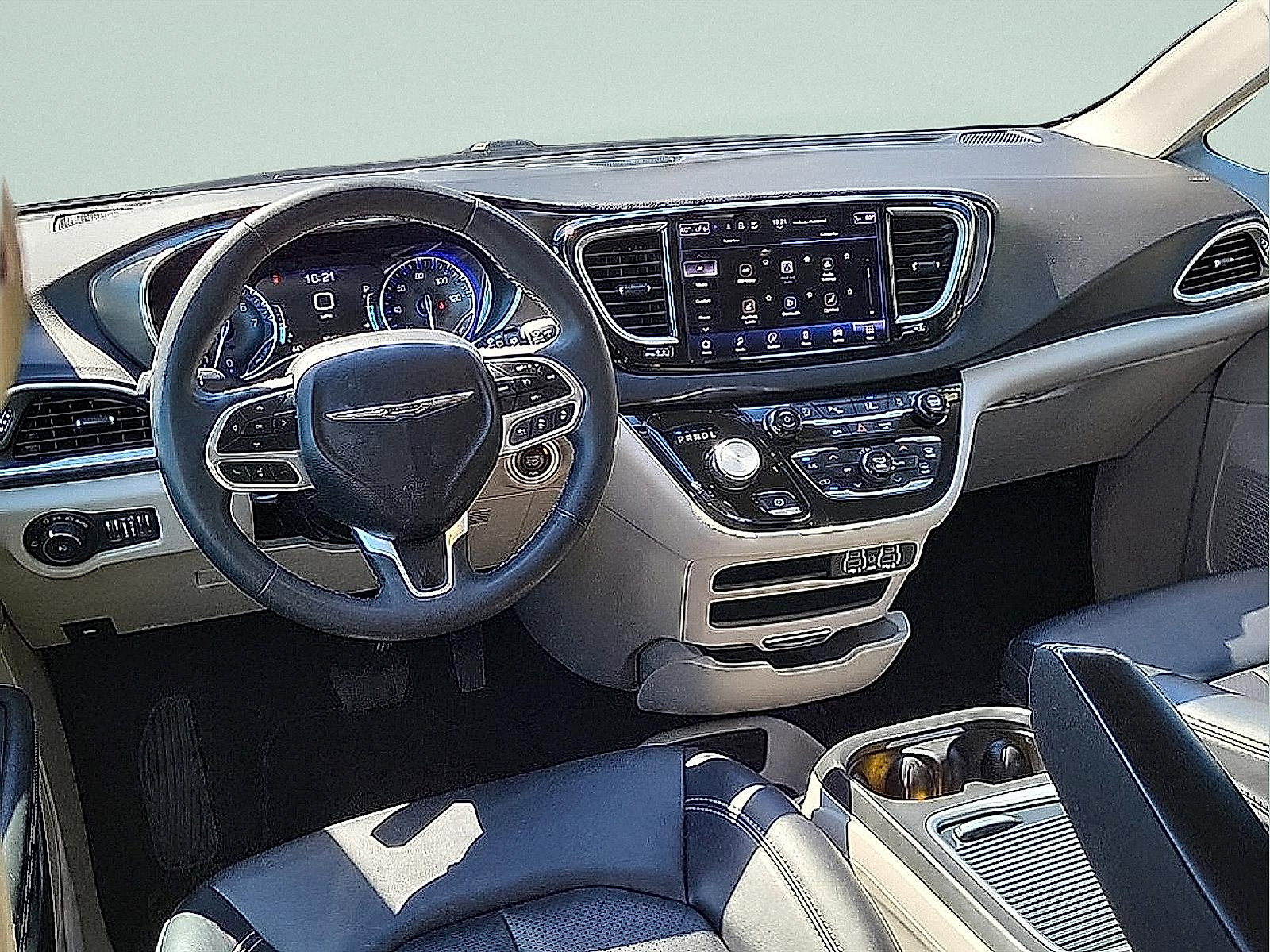 Used 2024 Chrysler Pacifica Touring-L FWD image 15