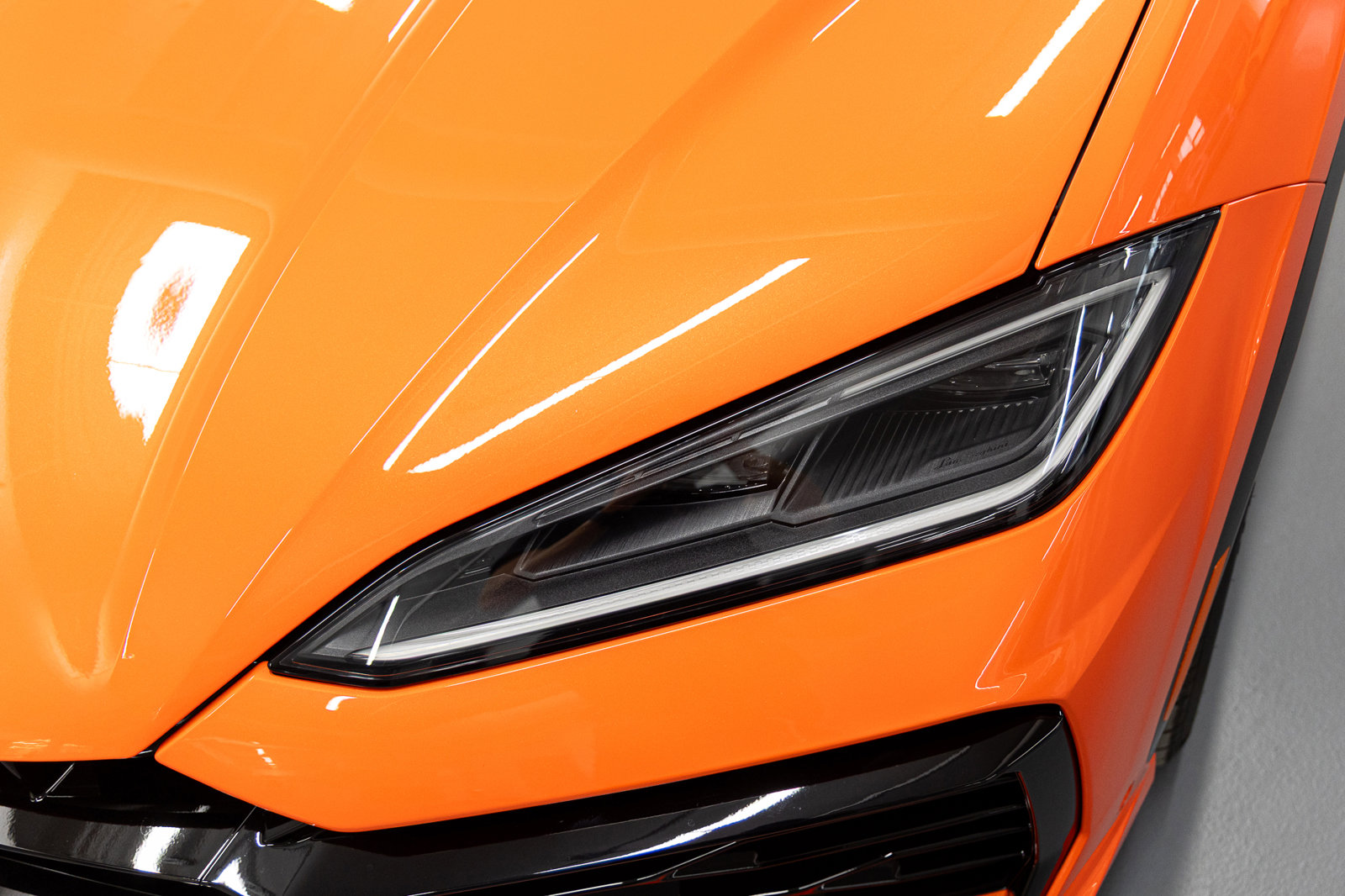 Used 2025 Lamborghini Urus SE image 13