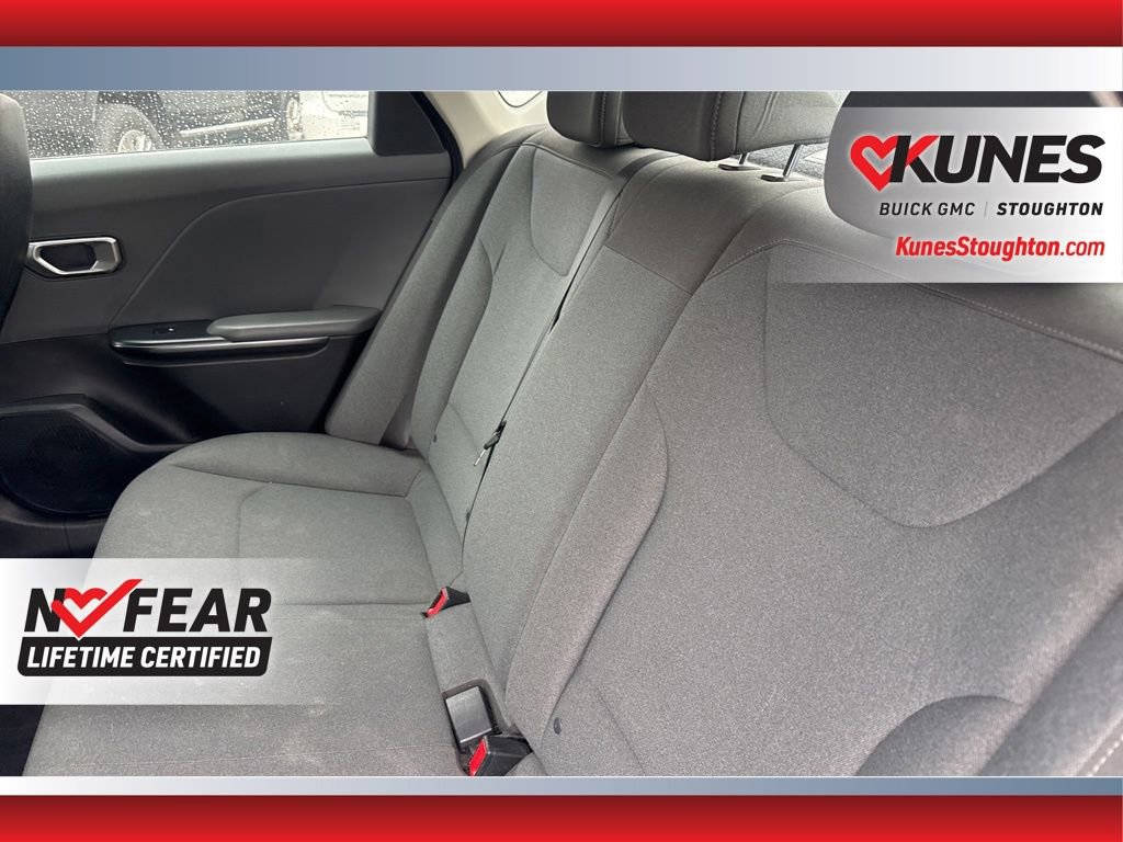 Used 2025 Kia K4 LXS image 38