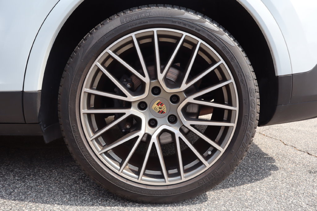 Used 2023 Porsche Cayenne AWD/4WD image 22