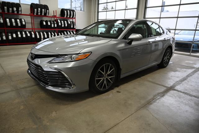 Used 2023 Toyota Camry XLE w/ Cold Weather Package image 8