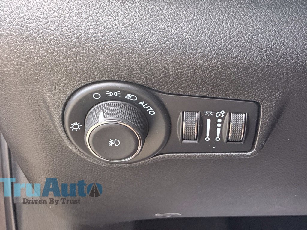 Used 2024 Jeep Compass Latitude AWD/4WD image 34