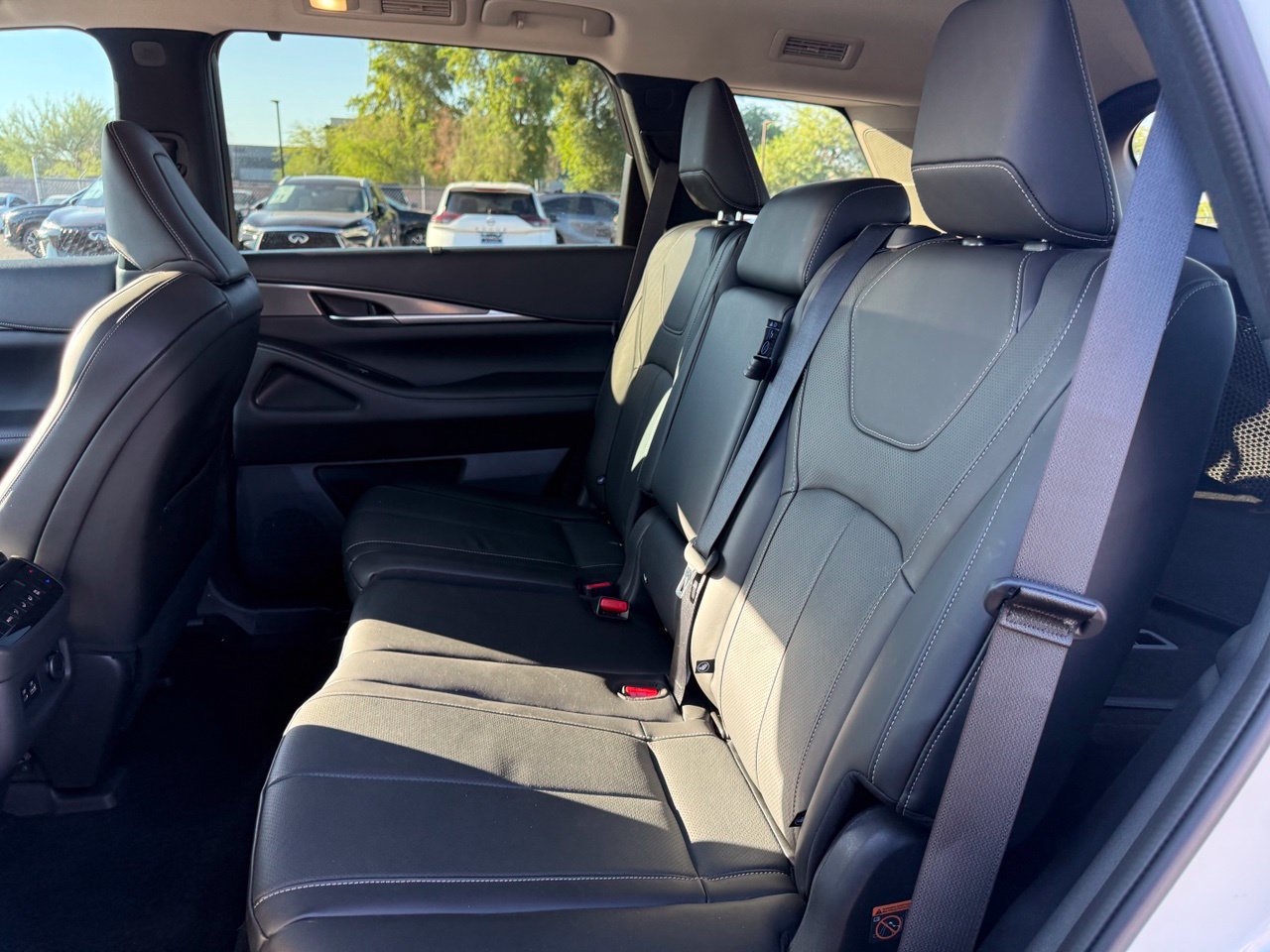 Used 2022 INFINITI QX60 Luxe w/ Cargo Package FWD image 9