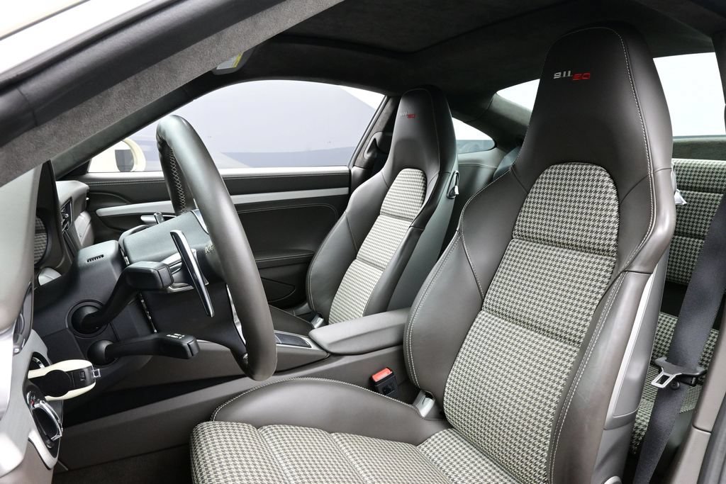 Certified 2014 Porsche 911 50th Anniversary Edition RWD image 5