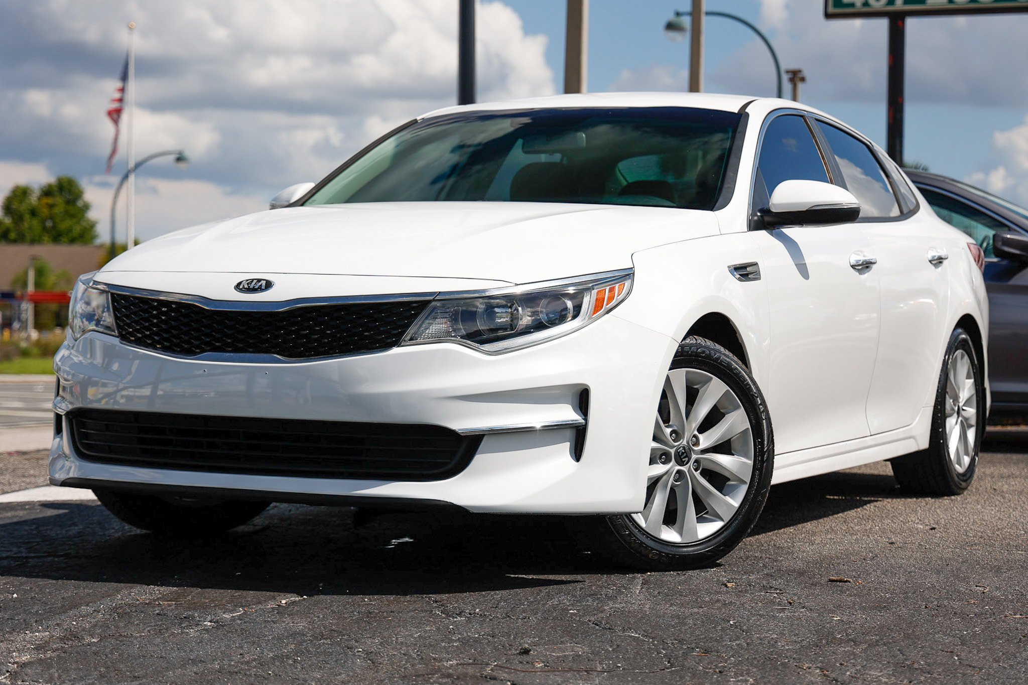 Used 2018 Kia Optima LX w/ 17" Alloy Wheels Package