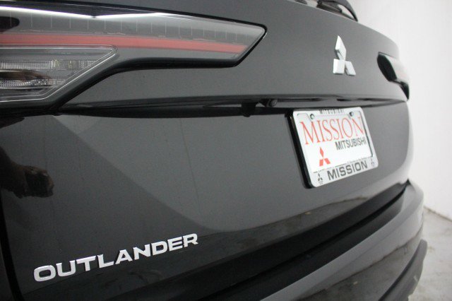 New 2026 Mitsubishi Outlander ES image 4