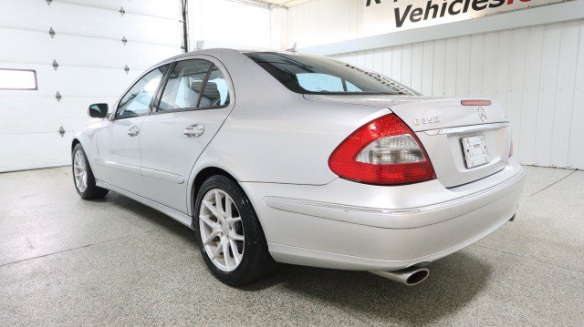 Used 2007 Mercedes-Benz E 350 4MATIC Sedan image 3