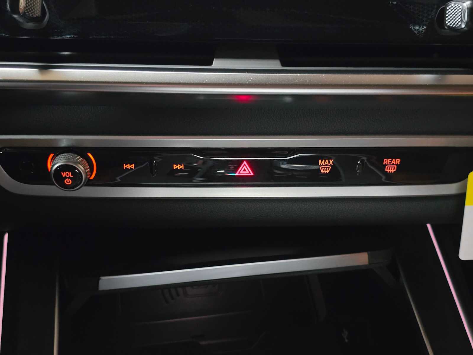 New 2026 BMW X7 xDrive40i w/ Executive Package image 38