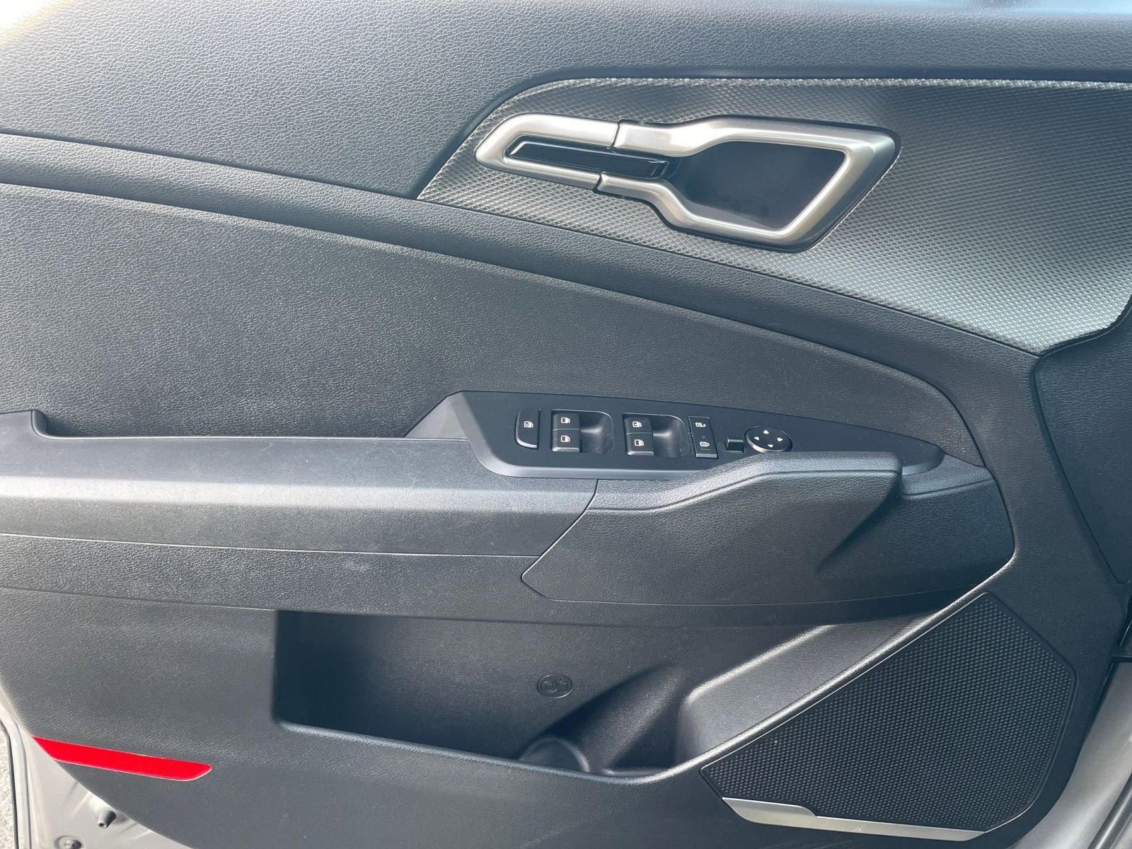 Used 2025 Kia Sportage LX image 18