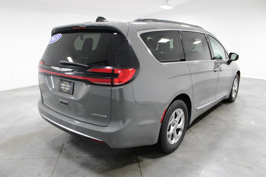 Used 2023 Chrysler Pacifica Limited FWD image 9
