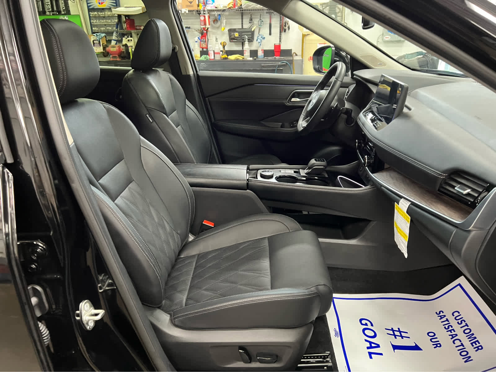 Used 2024 Nissan Rogue Platinum w/ Platinum Premium Package image 30