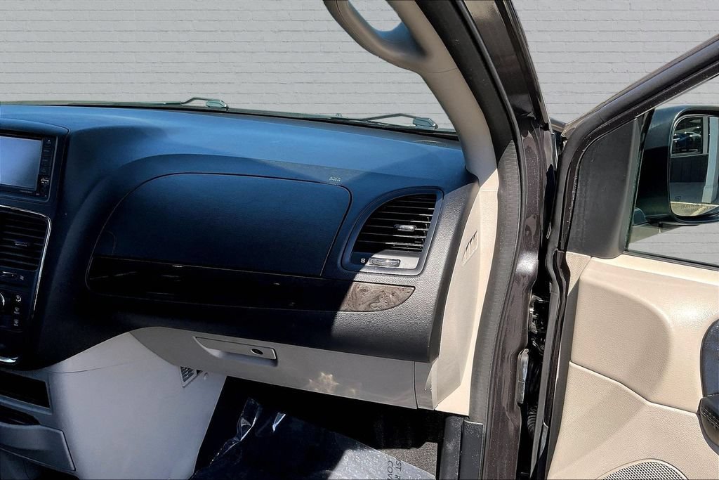 Used 2019 Dodge Grand Caravan SE FWD image 24