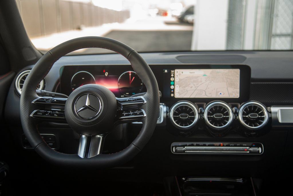 Certified 2025 Mercedes-Benz GLB 250 4MATIC image 33
