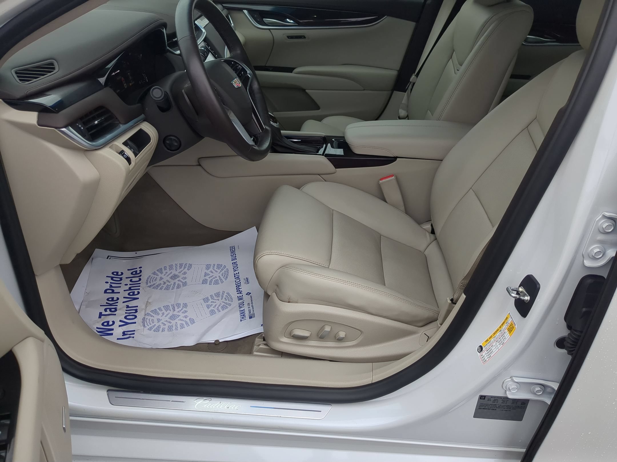 Certified 2016 Cadillac XTS Luxury w/ Driver Awareness Package FWD image 17
