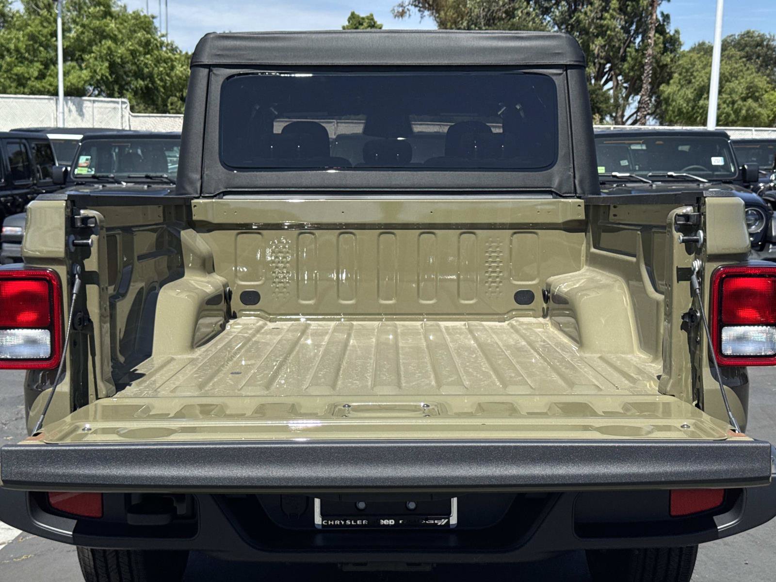 New 2026 Jeep Gladiator Sport AWD/4WD image 29