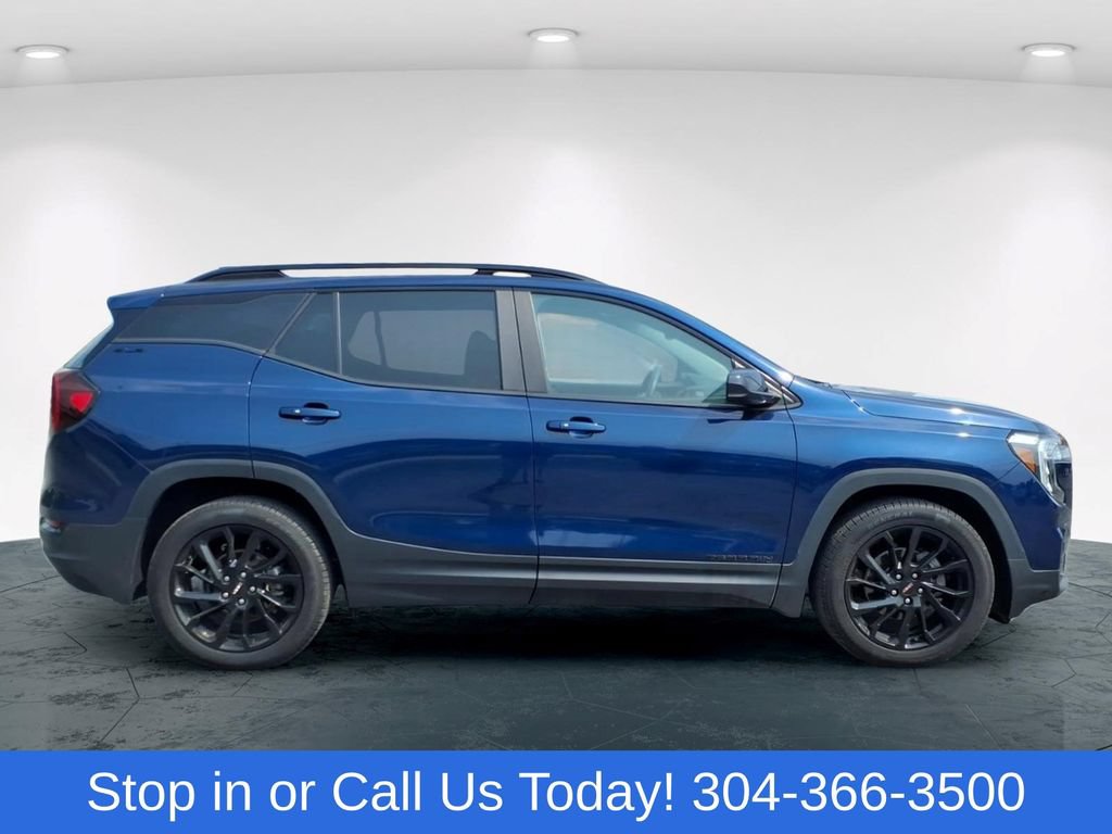 Used 2023 GMC Terrain SLE w/ Driver Convenience Package FWD image 4