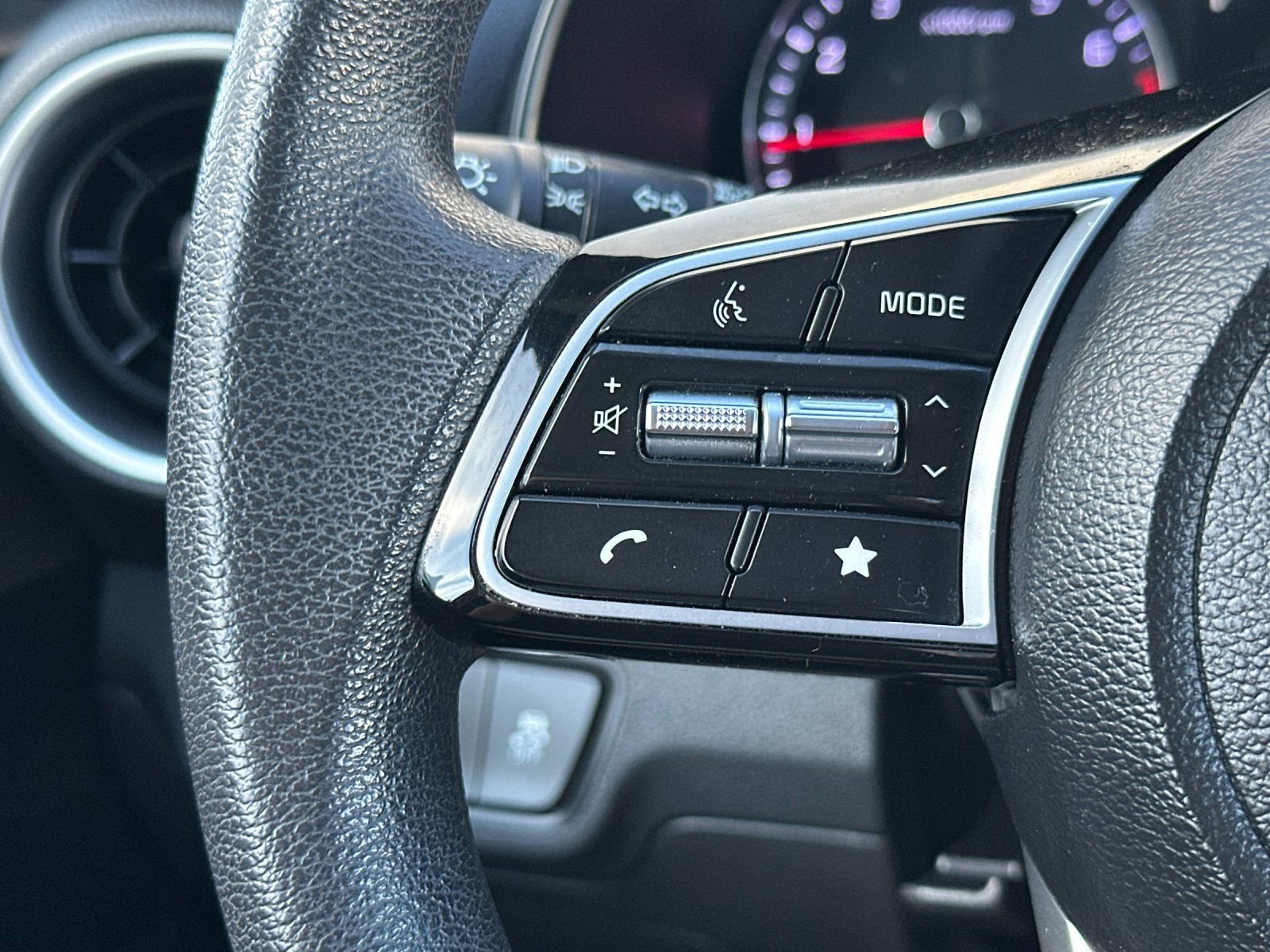 Used 2023 Kia Forte LXS image 24