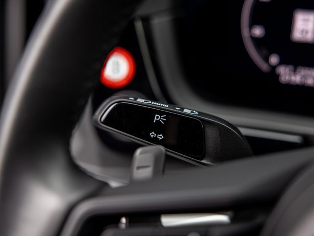 Used 2025 Porsche Cayenne image 43