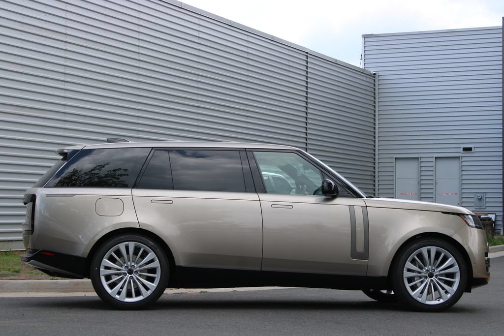 New 2026 Land Rover Range Rover Long Wheelbase SE AWD/4WD image 3