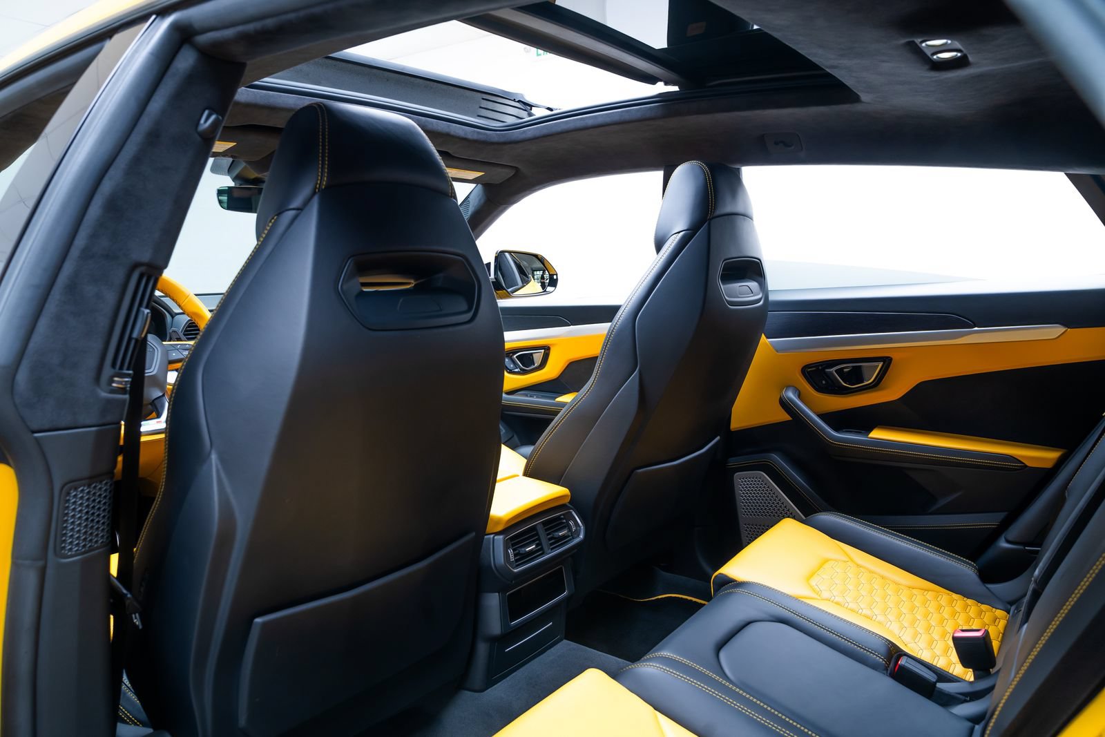 Used 2019 Lamborghini Urus AWD/4WD image 25