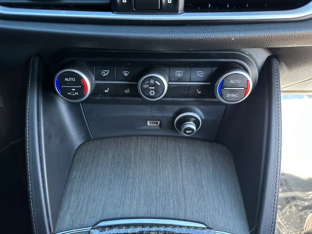 Used 2018 Alfa Romeo Stelvio Ti AWD/4WD image 32