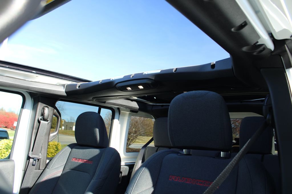 Used 2025 Jeep Wrangler Unlimited Rubicon w/ Technology Group image 31