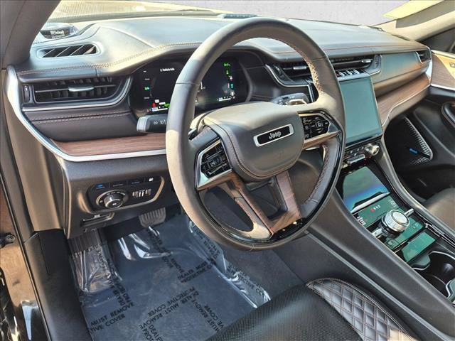 Used 2022 Jeep Grand Cherokee Summit AWD/4WD image 10