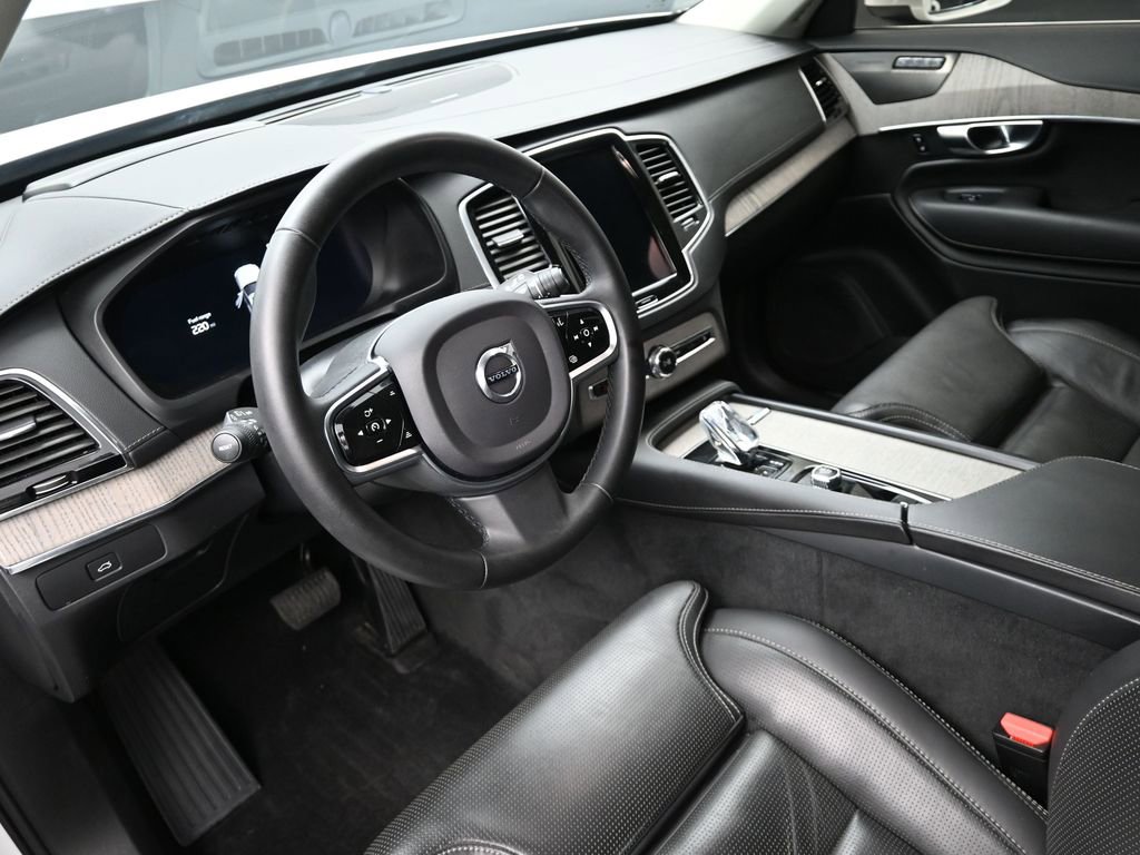 Used 2023 Volvo XC90 B6 Ultimate w/ Protection Package Premier image 14