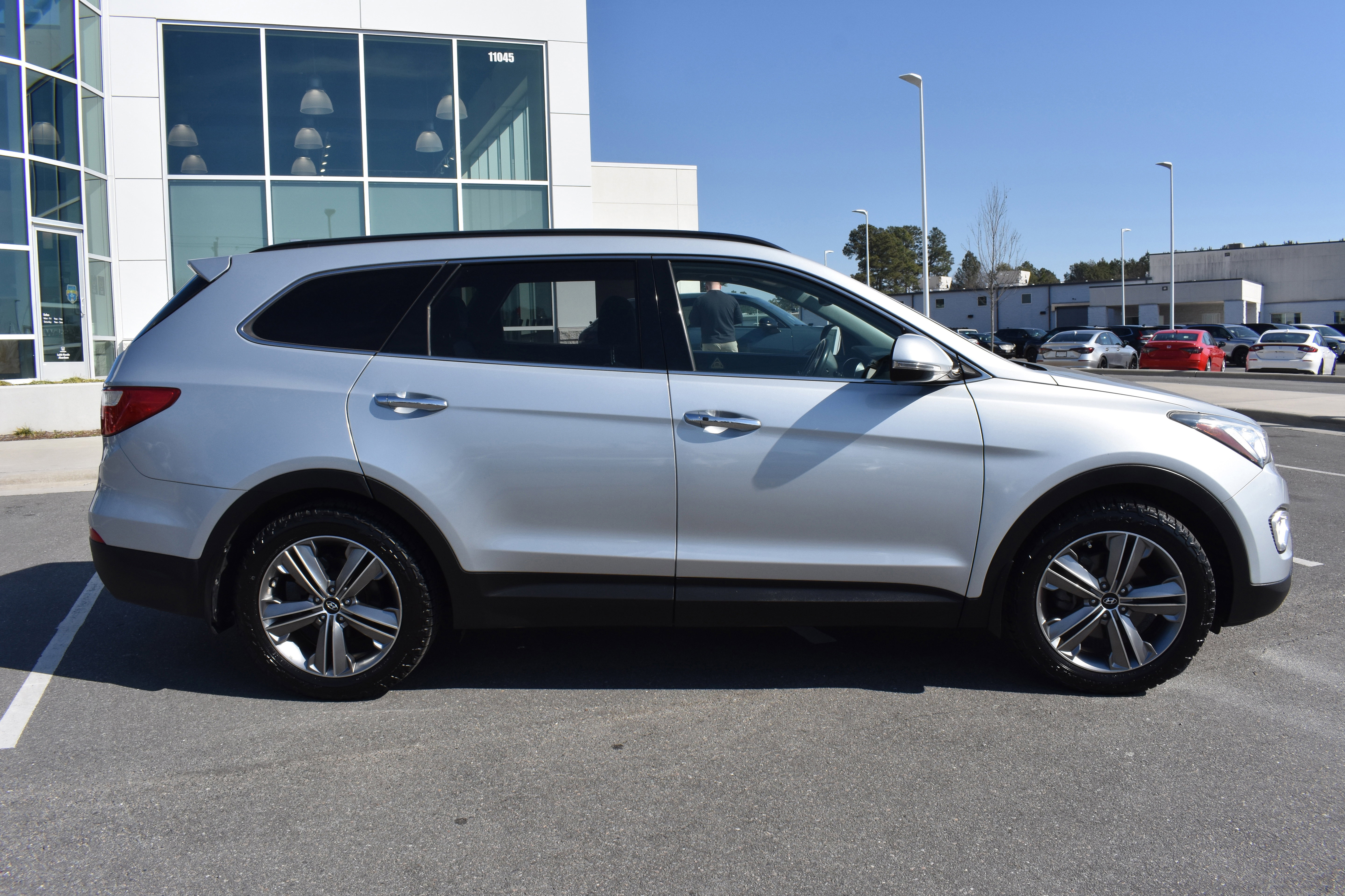 Used 2016 Hyundai Santa Fe Limited w/ Option Group 04 image 10