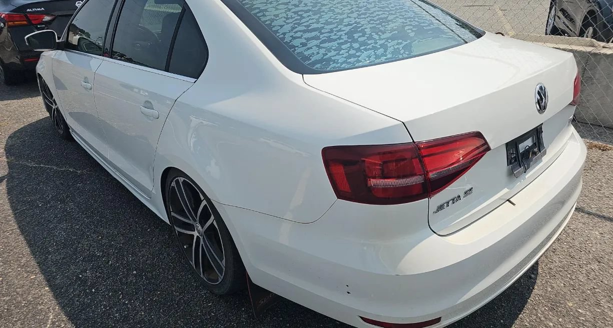 Used 2017 Volkswagen Jetta SE FWD image 4