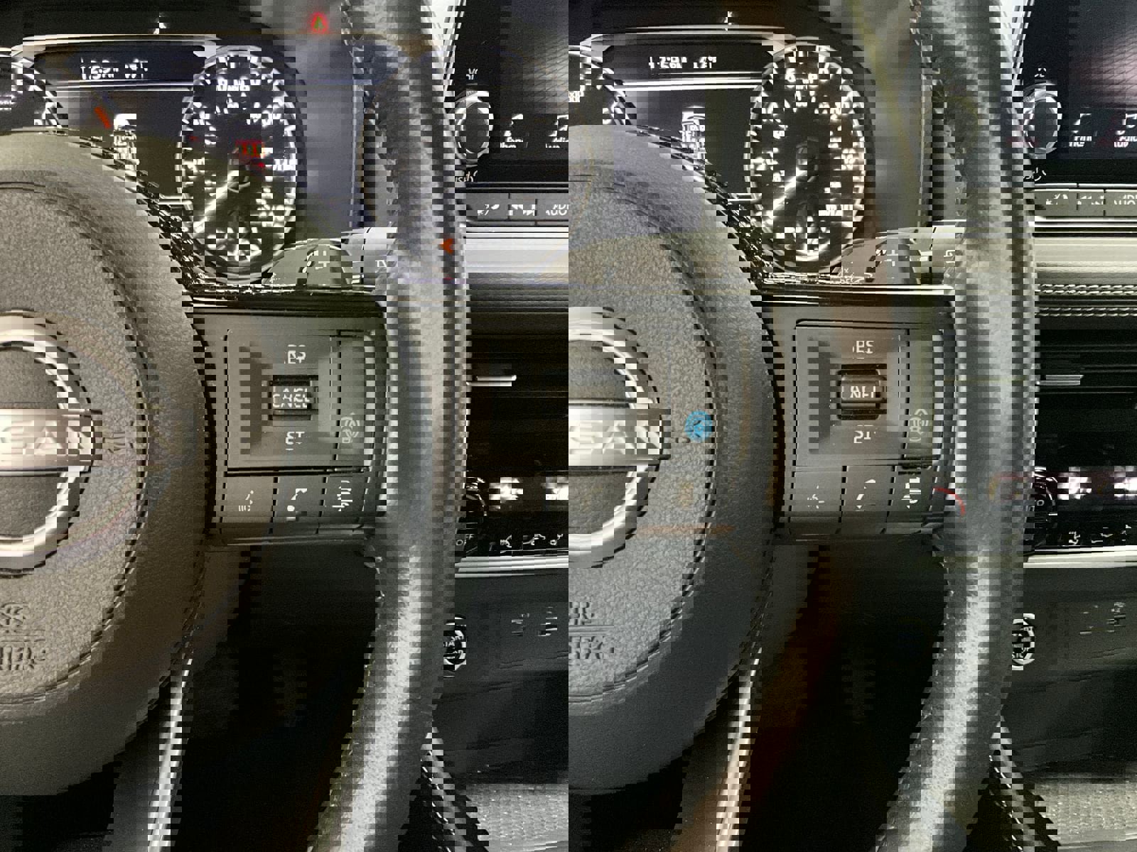 Used 2023 Nissan Rogue SL AWD/4WD image 18