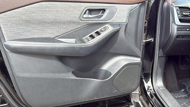 Used 2023 Nissan Rogue SV AWD/4WD image 23