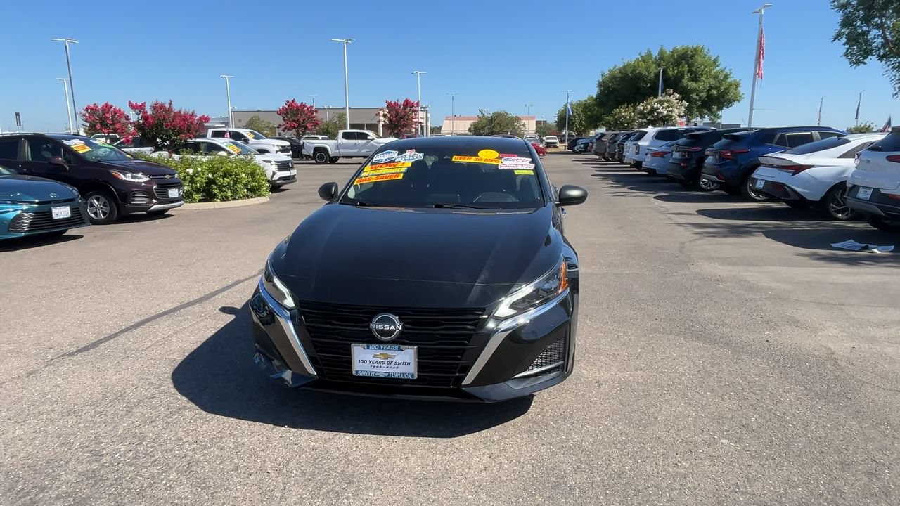 Used 2025 Nissan Altima 2.5 SV FWD image 2
