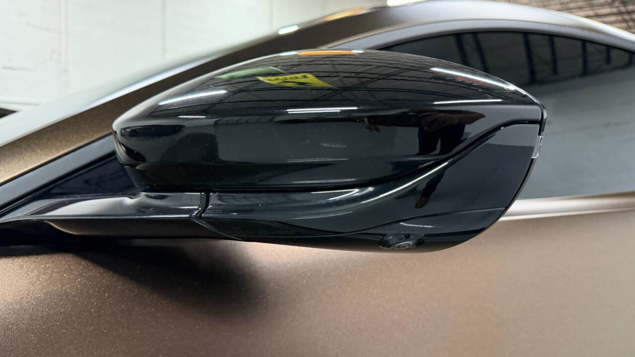 Used 2021 Aston Martin V8 Vantage Base 2dr Coupe image 22