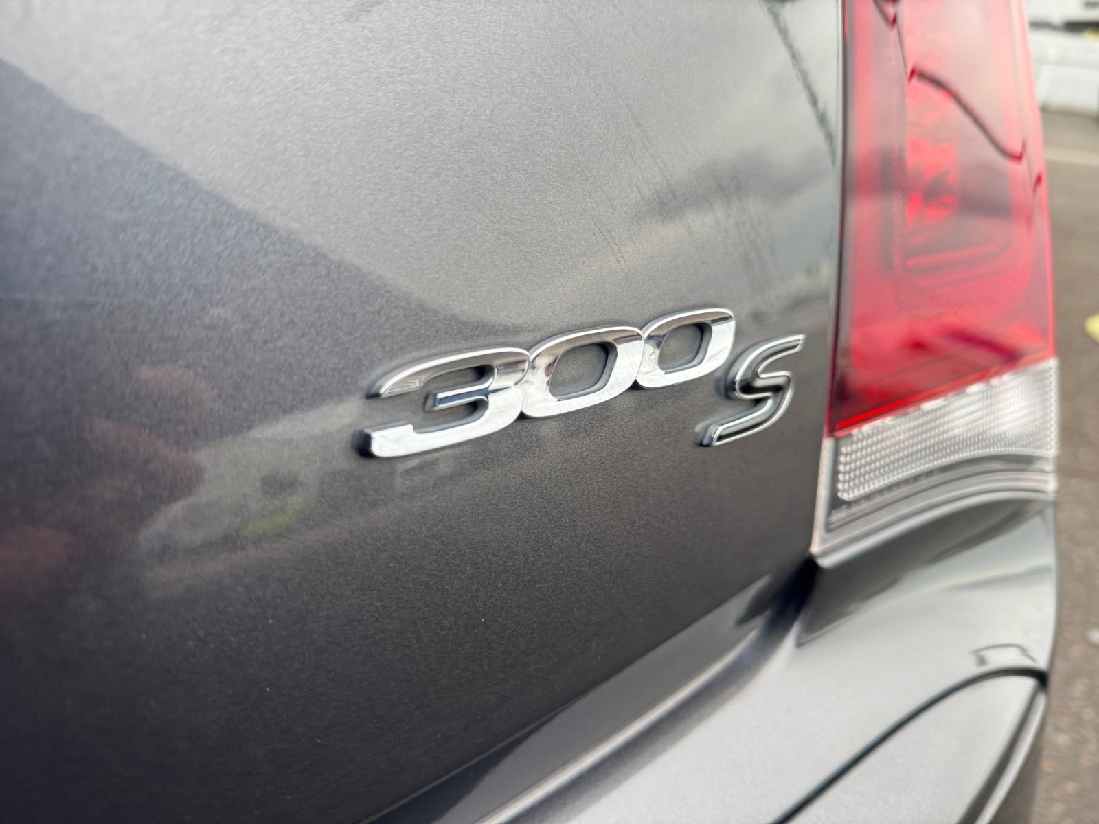 Used 2018 Chrysler 300 S w/ 300S Premium Group image 29