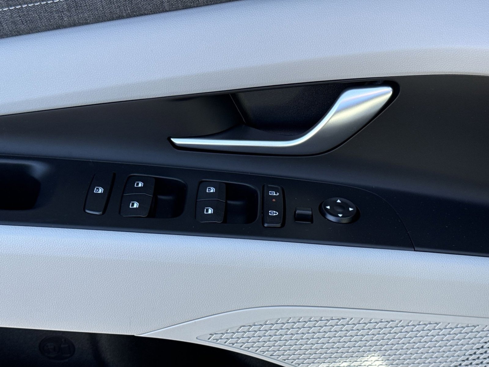 New 2026 Hyundai Elantra Limited image 15