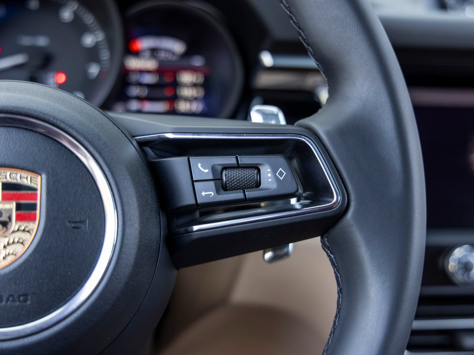 Certified 2026 Porsche Macan AWD/4WD image 38