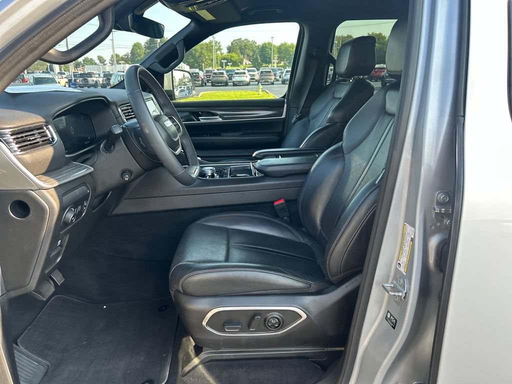 Used 2022 Jeep Wagoneer Series II AWD/4WD image 13