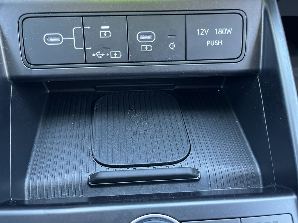 Used 2025 Hyundai Kona Limited AWD/4WD image 25