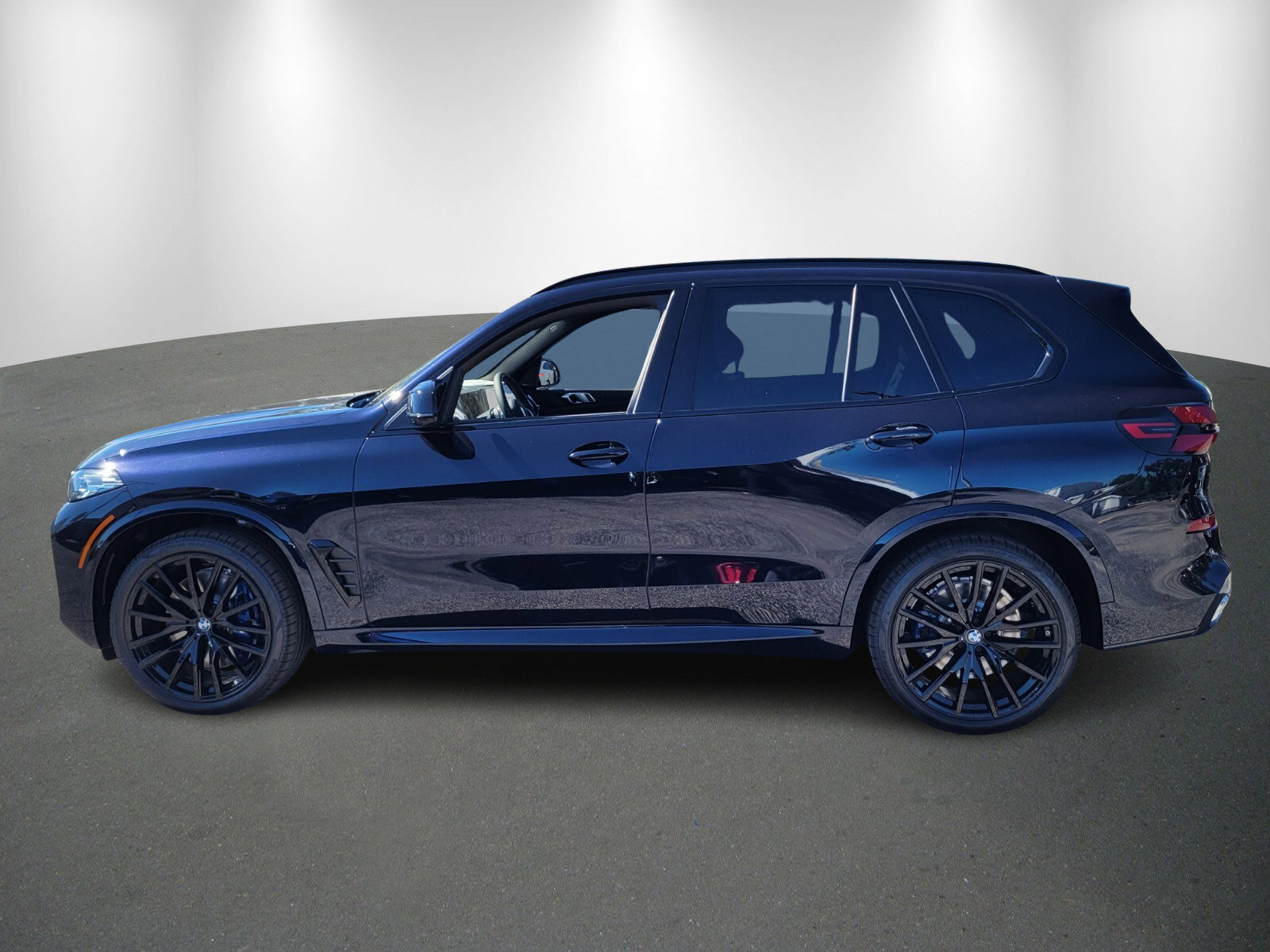 New 2026 BMW X5 M60i image 4