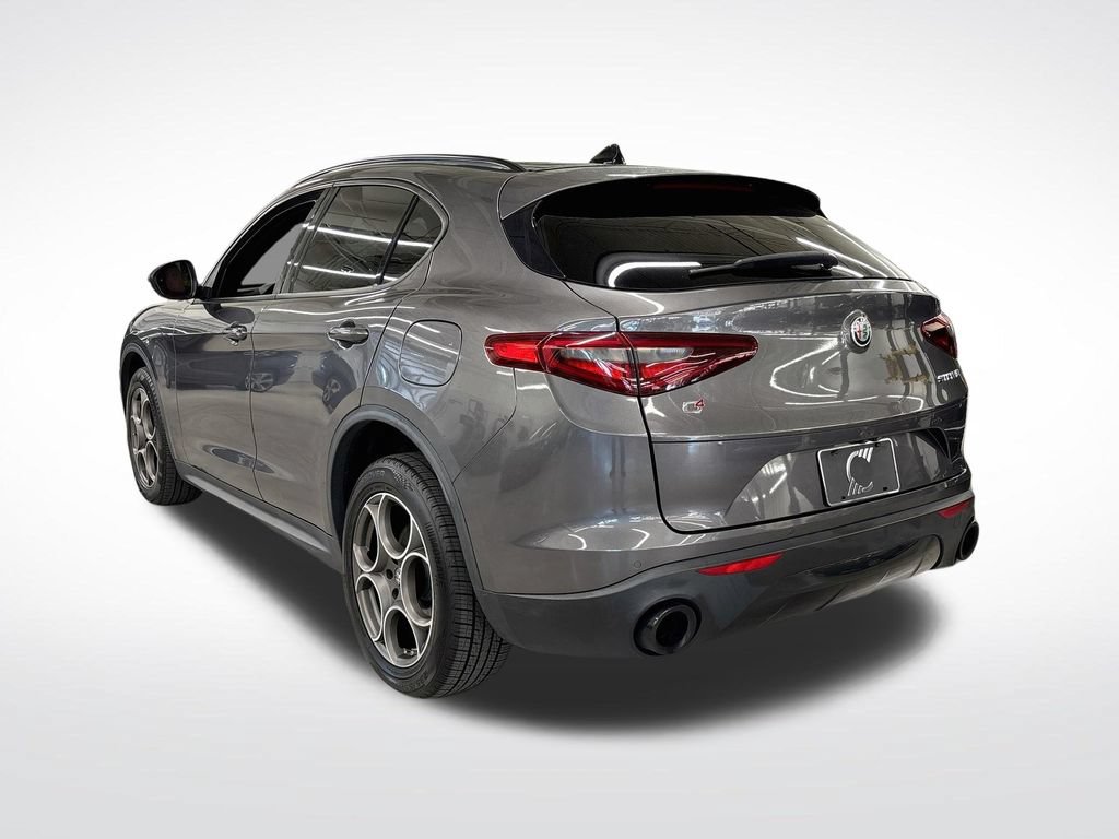Used 2023 Alfa Romeo Stelvio Sprint AWD/4WD image 3
