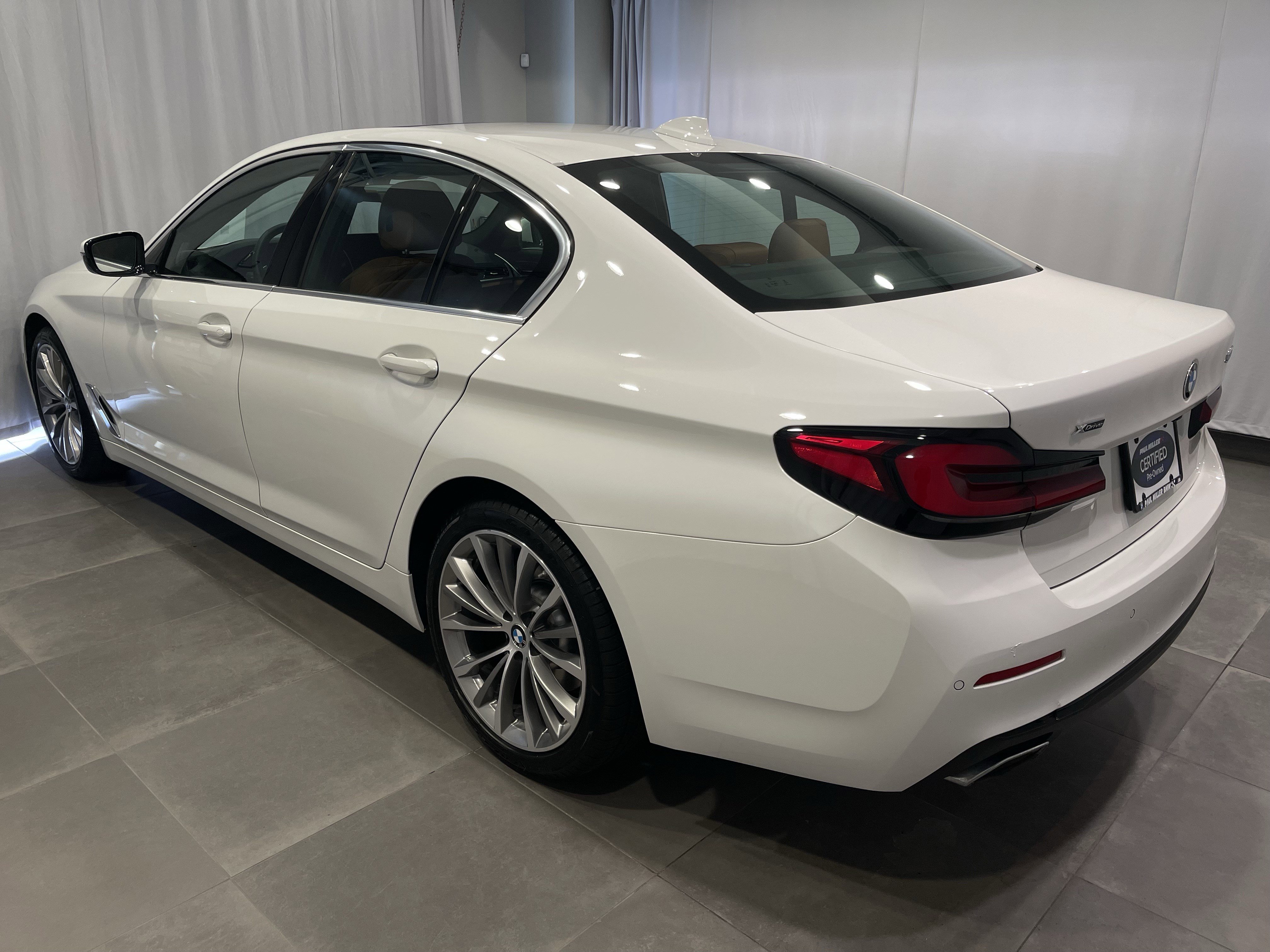 Certified 2022 BMW 530i xDrive w/ Premium Package AWD/4WD image 4
