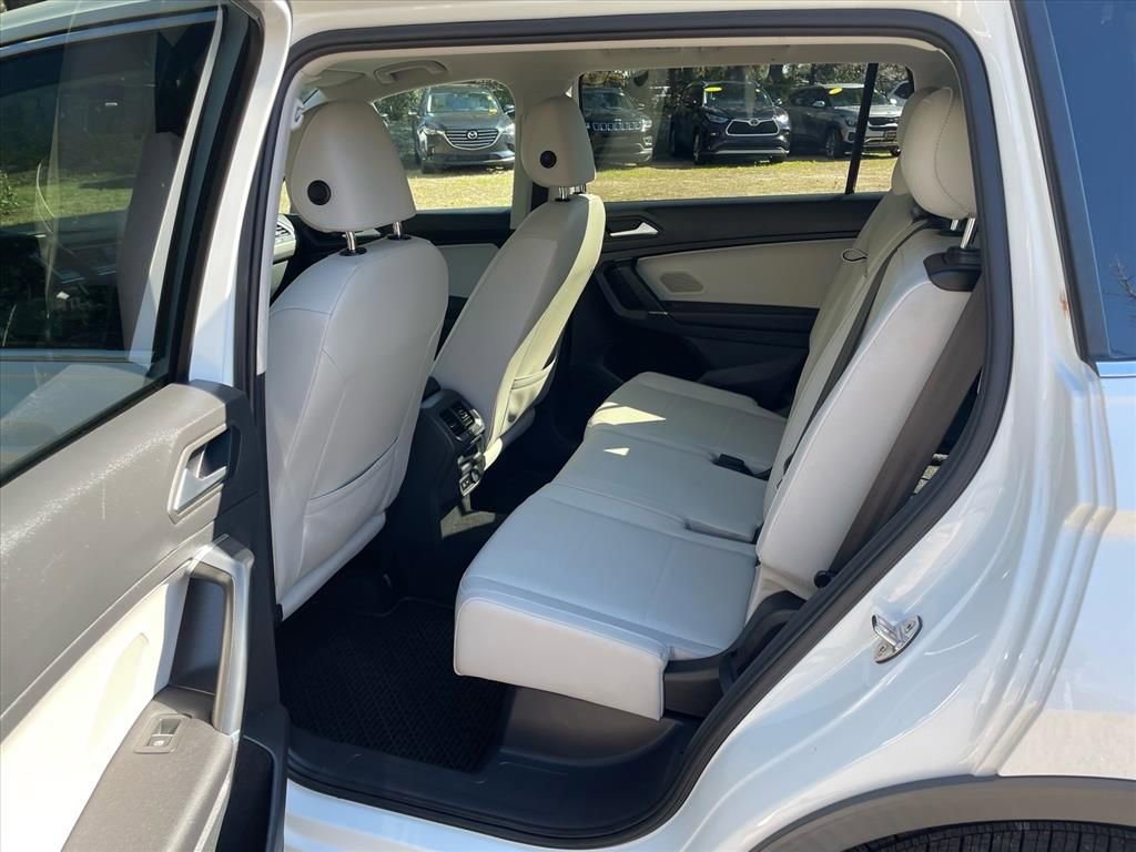 Used 2020 Volkswagen Tiguan SE w/ Panoramic Sunroof Package image 23