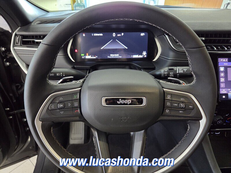 Used 2025 Jeep Grand Cherokee Altitude RWD image 10