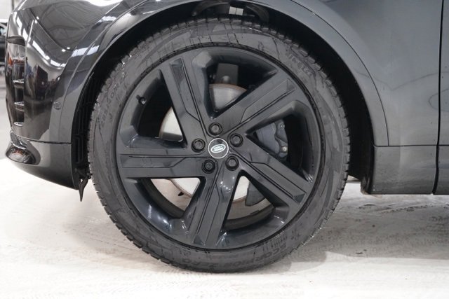 Used 2024 Land Rover Discovery Dynamic SE image 9