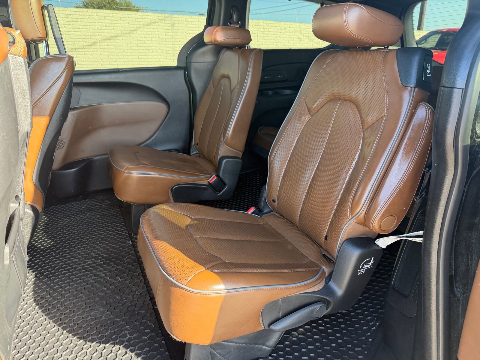 Used 2020 Chrysler Pacifica Limited w/ Advanced Safetytec Group image 22