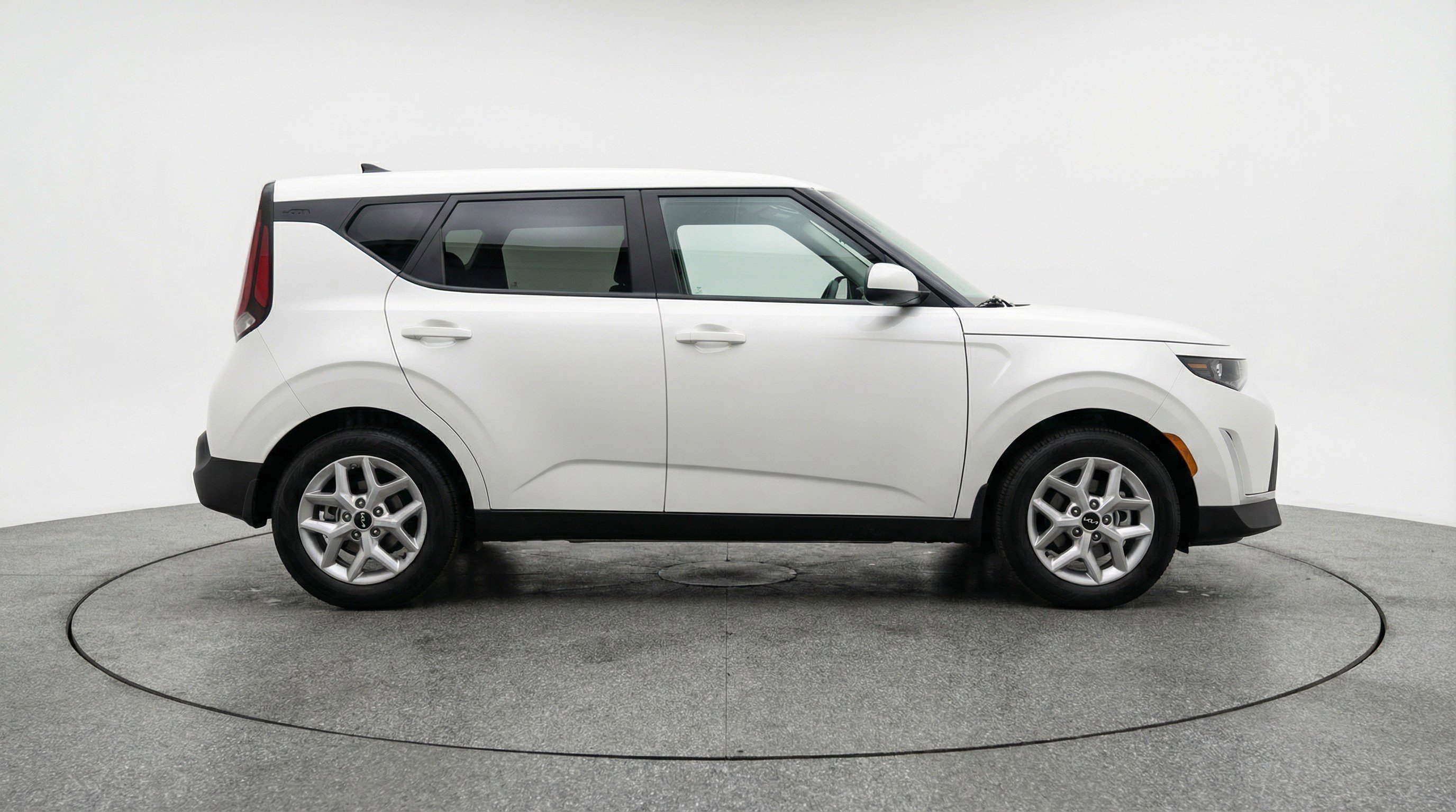 Used 2025 Kia Soul LX w/ LX Technology Package image 11
