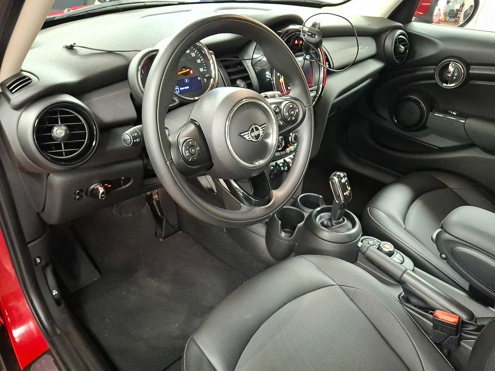 Used 2021 MINI Cooper 4-Door Hardtop w/ Storage Package FWD image 11