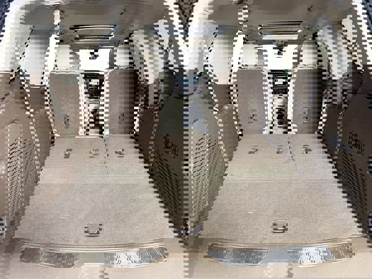 Used 2021 GMC Yukon Denali w/ Denali Premium Package image 34